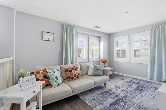 196 Heligan Ln 4, Livermore, CA 94551