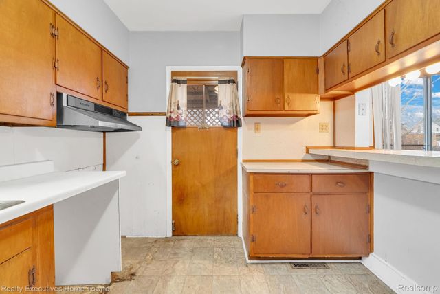 729 13th Street, Port Huron, MI 48060