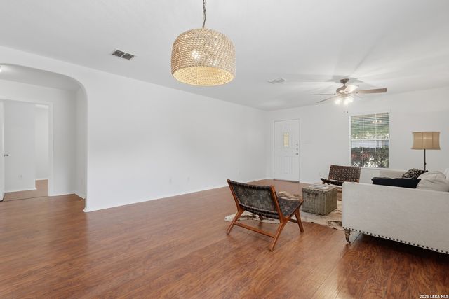 27022 Rustic Cabin, San Antonio, TX 78260