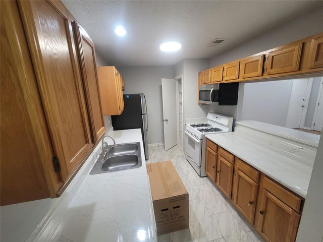 22715 Braken Manor Lane, Katy, TX 77449