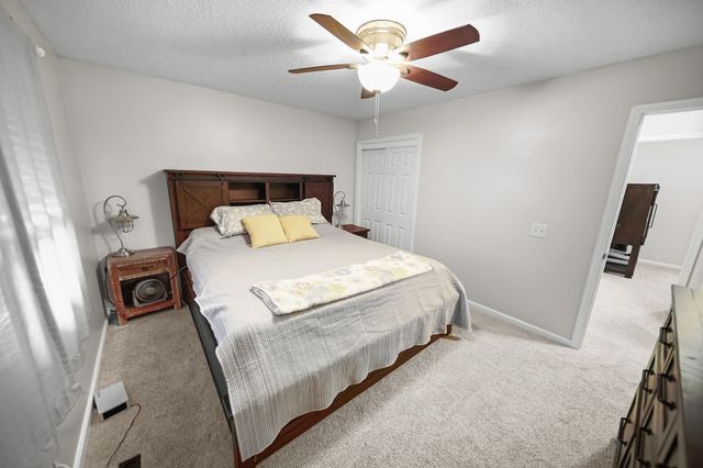 1433 N 7th Avenue E, Newton, IA 50208