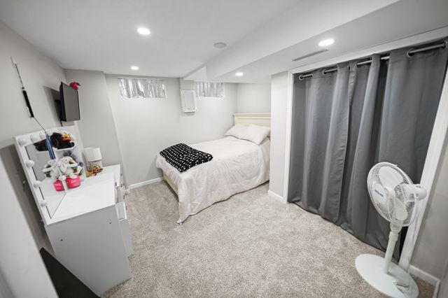 1433 N 7th Avenue E, Newton, IA 50208