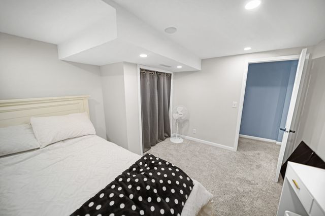 1433 N 7th Avenue E, Newton, IA 50208