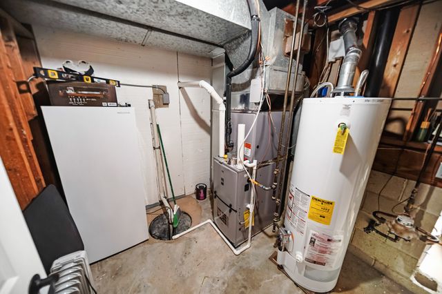 1433 N 7th Avenue E, Newton, IA 50208