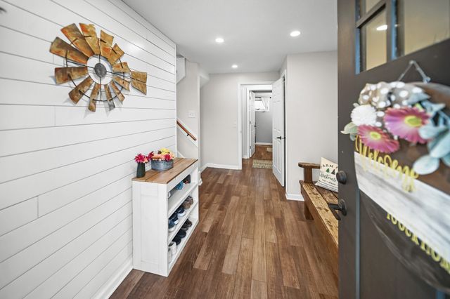 1433 N 7th Avenue E, Newton, IA 50208