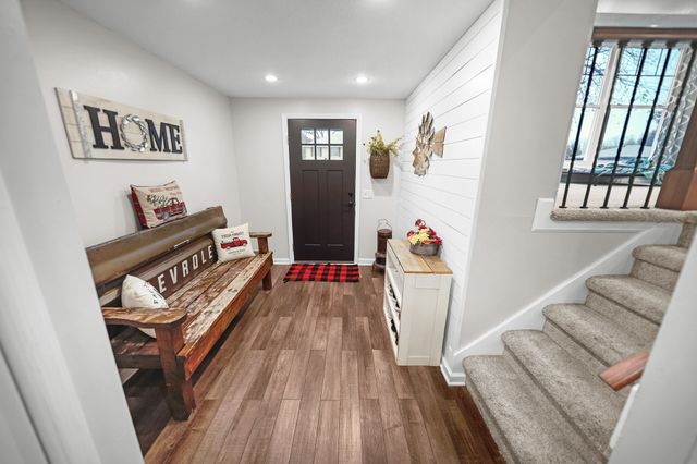 1433 N 7th Avenue E, Newton, IA 50208