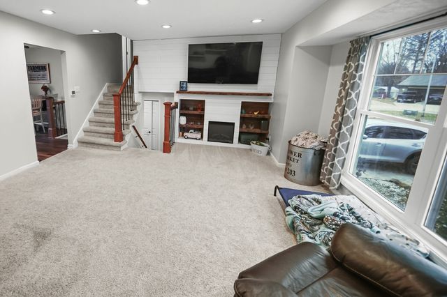 1433 N 7th Avenue E, Newton, IA 50208