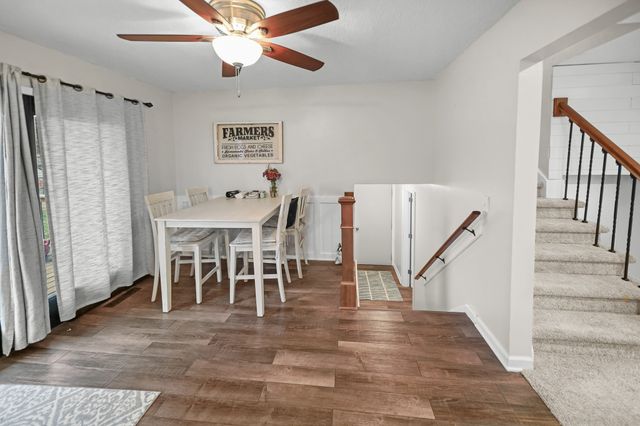 1433 N 7th Avenue E, Newton, IA 50208