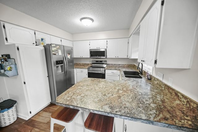 1433 N 7th Avenue E, Newton, IA 50208