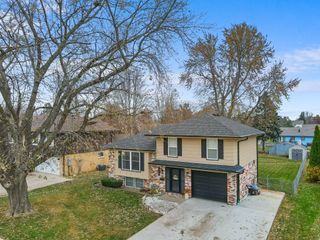 1433 N 7th Avenue E, Newton, IA 50208