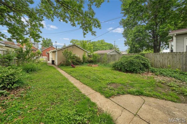 5532 Rosa Avenue, St Louis, MO 63109