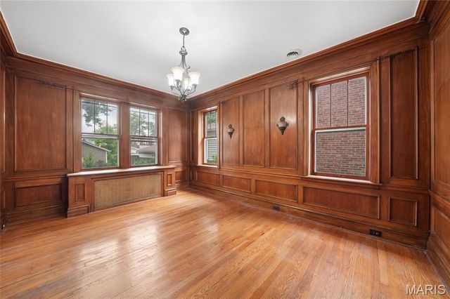 5532 Rosa Avenue, St Louis, MO 63109