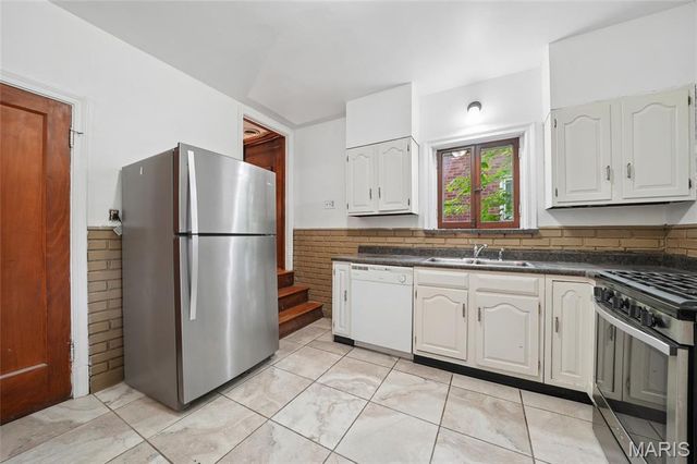 5532 Rosa Avenue, St Louis, MO 63109