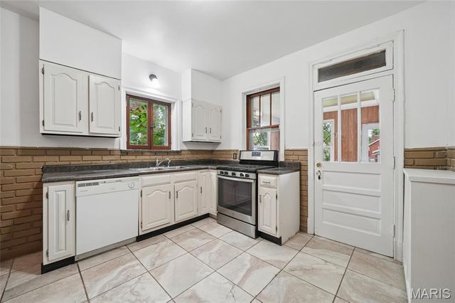 5532 Rosa Avenue, St Louis, MO 63109