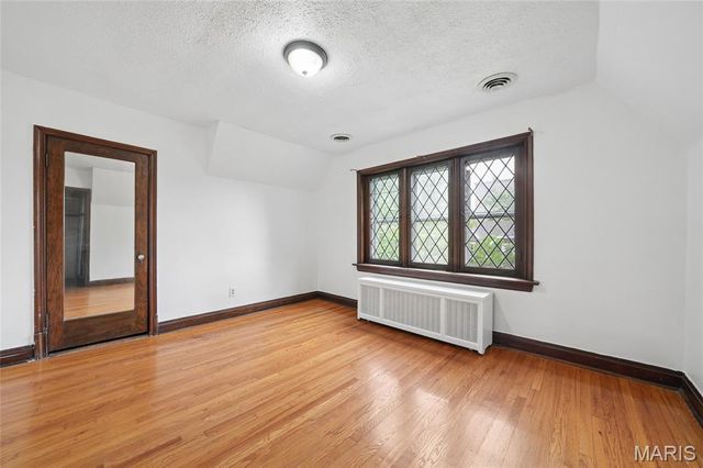 5532 Rosa Avenue, St Louis, MO 63109