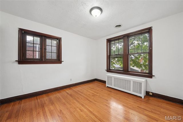 5532 Rosa Avenue, St Louis, MO 63109