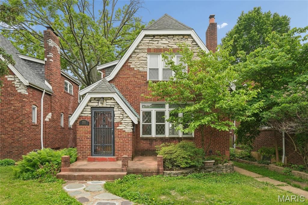 5532 Rosa Avenue, St Louis, MO 63109