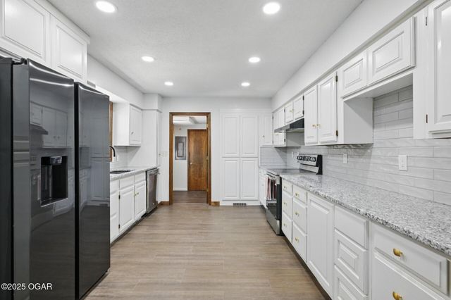 1306 Marion Drive, Neosho, MO 64850