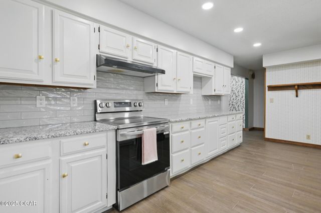 1306 Marion Drive, Neosho, MO 64850