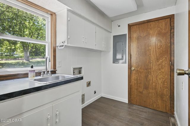 1306 Marion Drive, Neosho, MO 64850