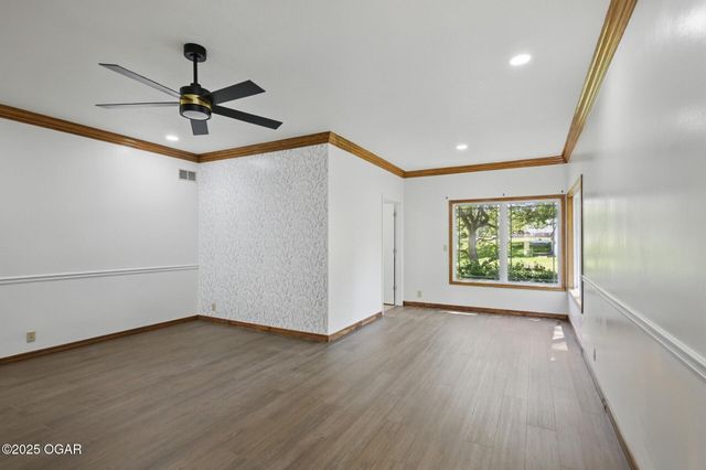 1306 Marion Drive, Neosho, MO 64850