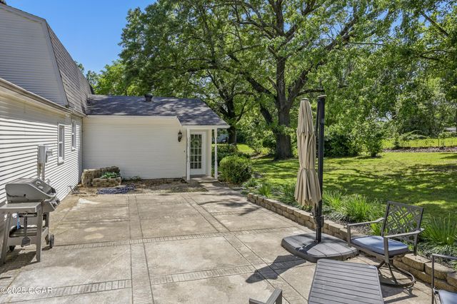 1306 Marion Drive, Neosho, MO 64850