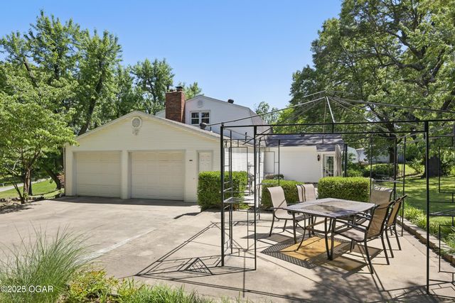 1306 Marion Drive, Neosho, MO 64850