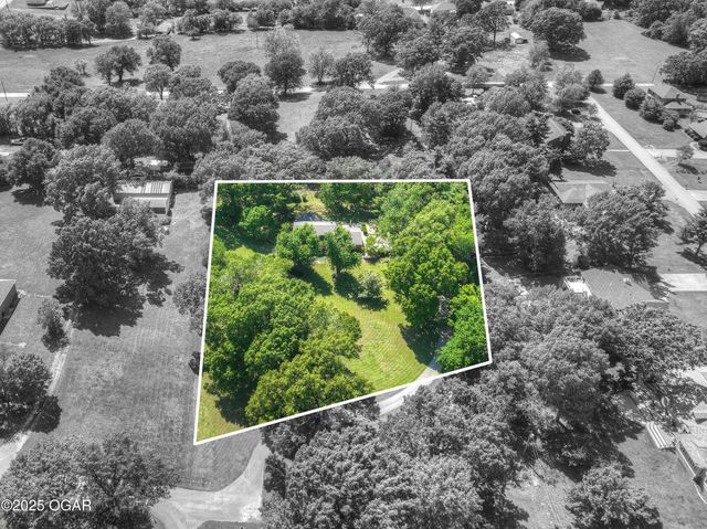 1306 Marion Drive, Neosho, MO 64850