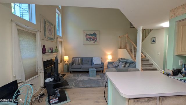 10 Beacon Court 80, Holmdel, NJ 07733
