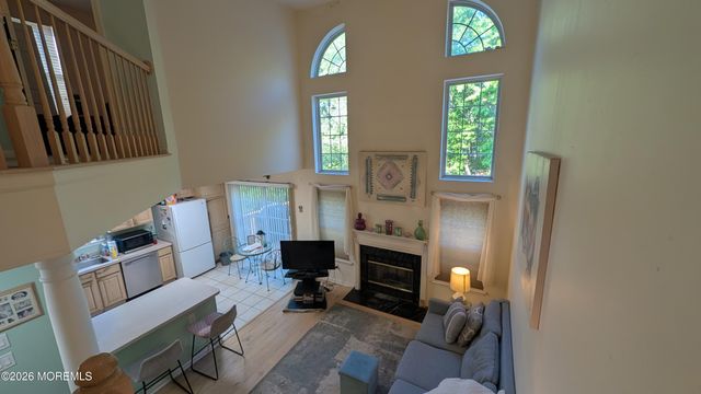 10 Beacon Court 80, Holmdel, NJ 07733
