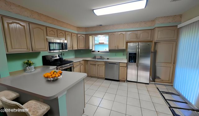 10 Beacon Court 80, Holmdel, NJ 07733