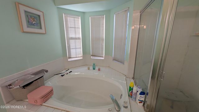 10 Beacon Court 80, Holmdel, NJ 07733