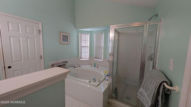 10 Beacon Court 80, Holmdel, NJ 07733