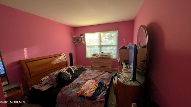 10 Beacon Court 80, Holmdel, NJ 07733
