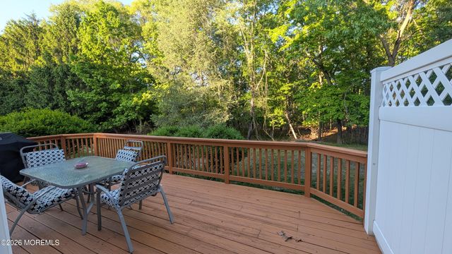 10 Beacon Court 80, Holmdel, NJ 07733
