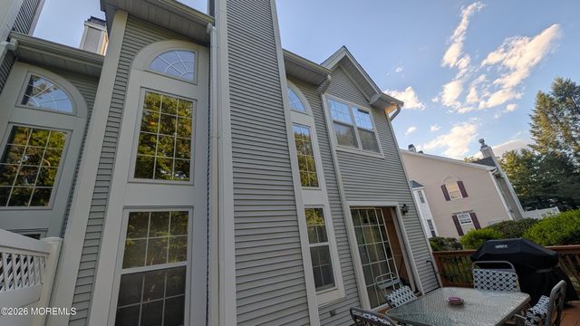 10 Beacon Court 80, Holmdel, NJ 07733