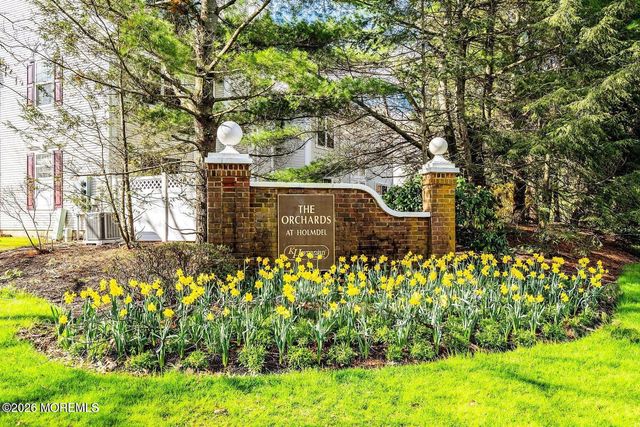 10 Beacon Court 80, Holmdel, NJ 07733