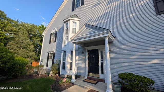 10 Beacon Court 80, Holmdel, NJ 07733