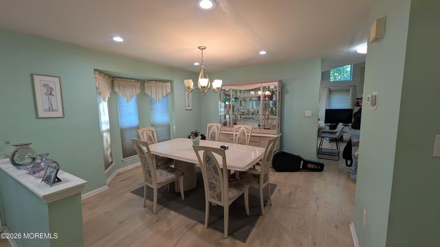 10 Beacon Court 80, Holmdel, NJ 07733