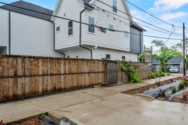 2105 Sam Wilson Street A, Houston, TX 77020