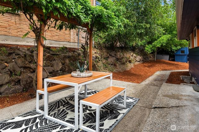 3902 S Genesee Street, Seattle, WA 98118