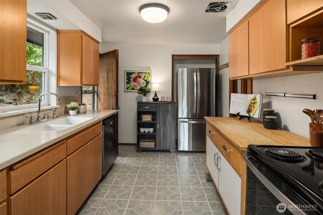 3902 S Genesee Street, Seattle, WA 98118