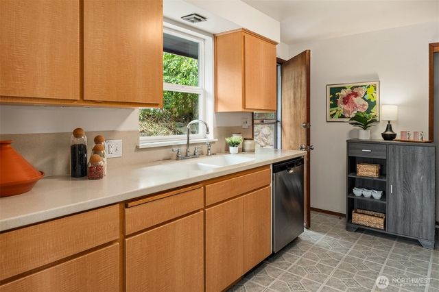 3902 S Genesee Street, Seattle, WA 98118