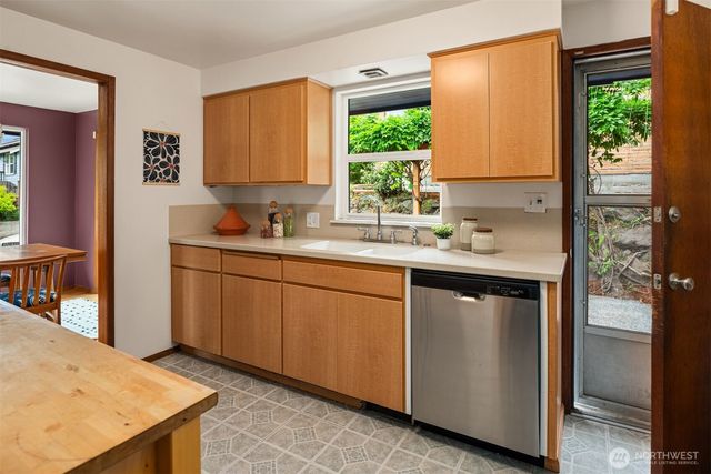 3902 S Genesee Street, Seattle, WA 98118