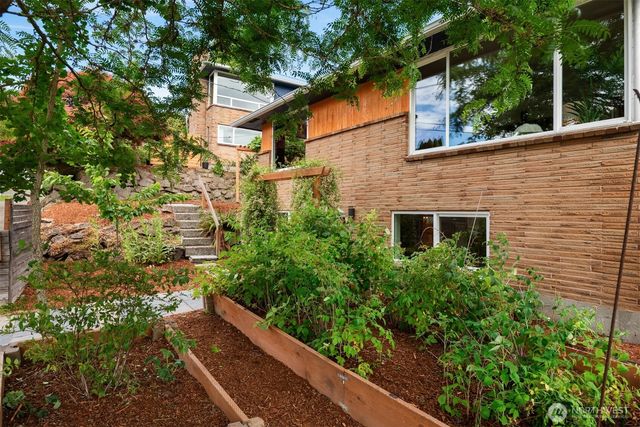 3902 S Genesee Street, Seattle, WA 98118