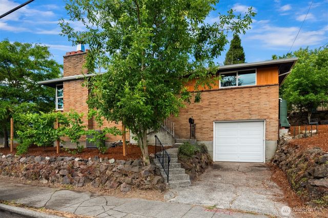3902 S Genesee Street, Seattle, WA 98118