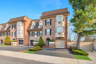 208-11 Estates Drive 23128, Bayside, NY 11360