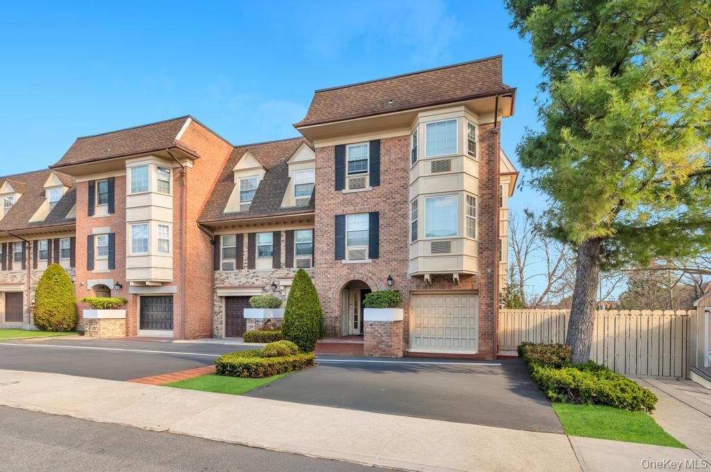 208-11 Estates Drive 23128, Bayside, NY 11360