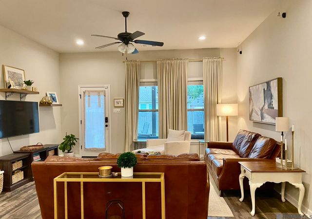 1210 Rustic Pine Dr, Baton Rouge, LA 70820