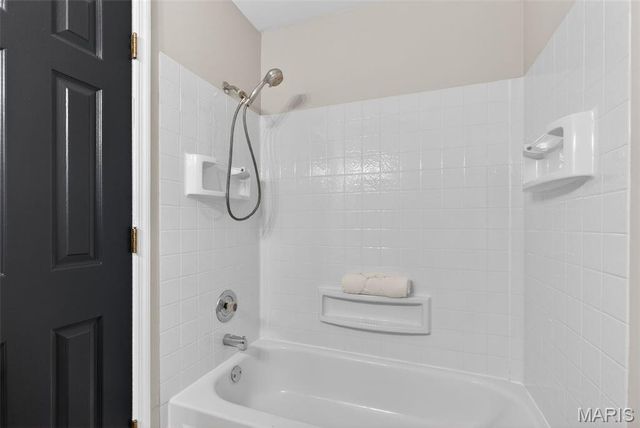 2331 Kratky Road E, St Louis, MO 63114